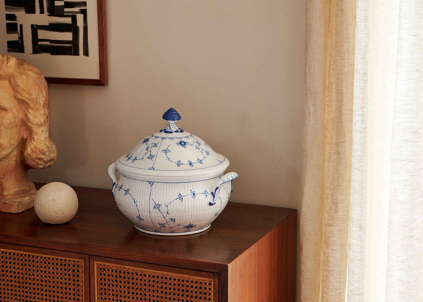 The beautiful and luxurious Blue Fluted Plain tureen